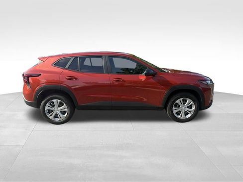 Used 2024 Chevrolet Trax LS w/ Driver Confidence Package FWD image 4