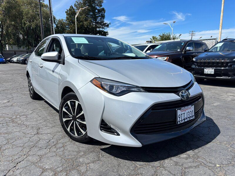Used 2017 Toyota Corolla LE FWD image 1