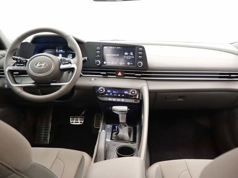 Used 2025 Hyundai Elantra Sport image 13