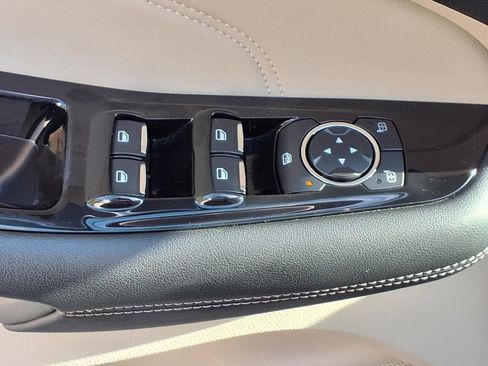 Used 2019 Ford Edge Titanium FWD image 14