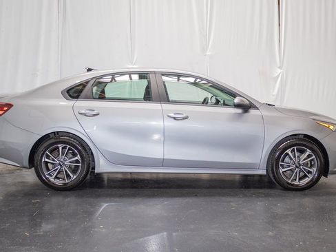 Used 2023 Kia Forte LXS w/ LXS Technology Package FWD image 4