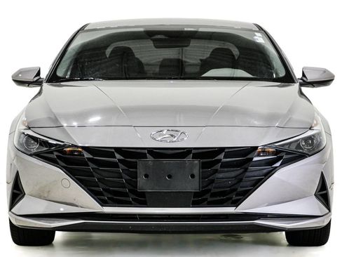 Used 2023 Hyundai Elantra SEL w/ Convenience Package FWD image 2
