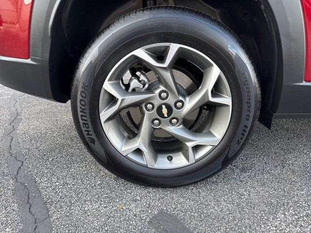 Used 2025 Chevrolet Trax LT w/ LT Convenience Package FWD image 10