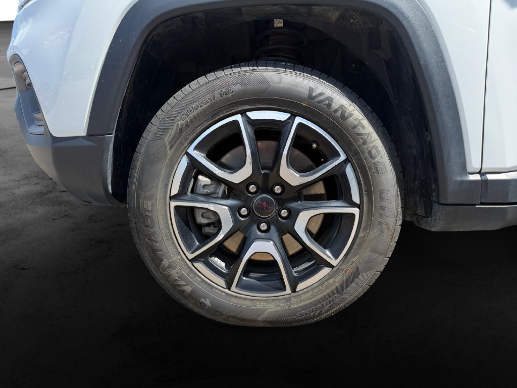 Used 2025 Jeep Compass Trailhawk AWD/4WD image 12