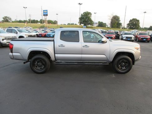 Used 2020 Toyota Tacoma SR AWD/4WD image 6