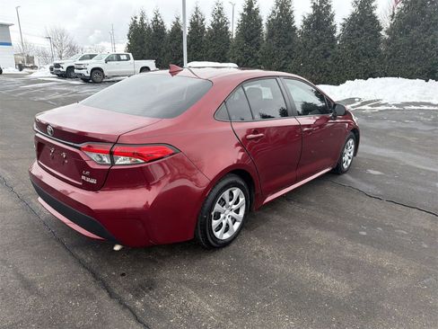 Used 2022 Toyota Corolla LE image 8