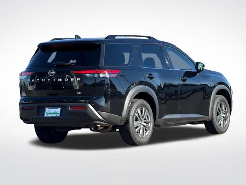 Used 2022 Nissan Pathfinder SV image 3