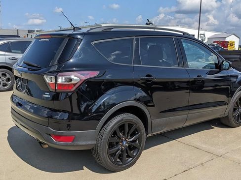 Used 2017 Ford Escape SE w/ Equipment Group 201A AWD/4WD image 3