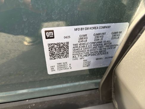 Used 2025 Chevrolet Trax LT w/ LT Convenience Package image 27