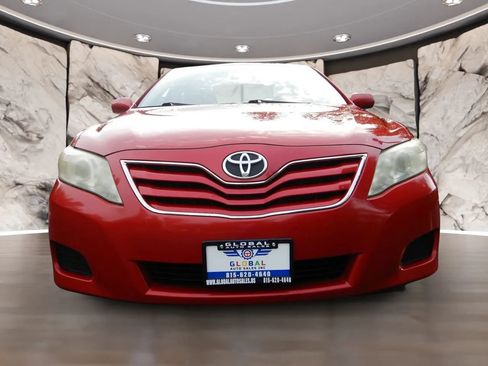 Used 2011 Toyota Camry LE w/ LE Extra-Value Pkg FWD image 2