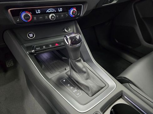 New 2025 Audi Q3 2.0T Premium image 16