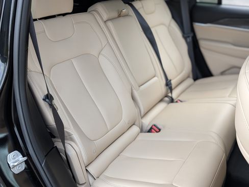 Used 2025 Jeep Grand Cherokee Limited image 20