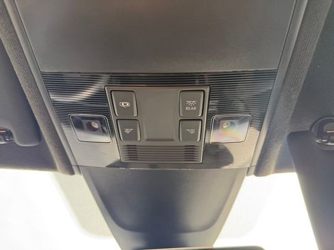 Used 2022 Volkswagen Tiguan SE R-Line FWD image 14