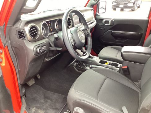 Used 2019 Jeep Wrangler Sport AWD/4WD image 9