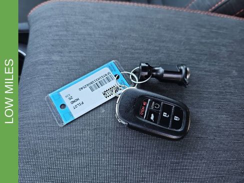 Used 2025 Honda Pilot Sport image 41