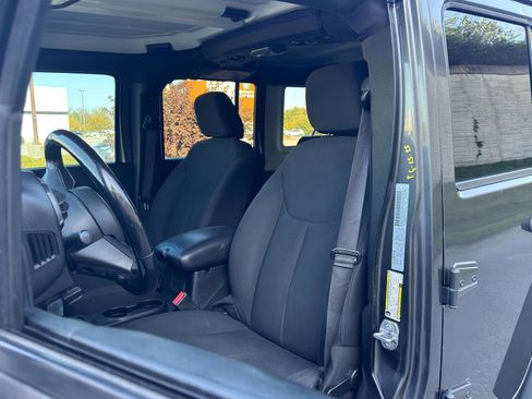 Used 2018 Jeep Wrangler Unlimited Sport S AWD/4WD image 14