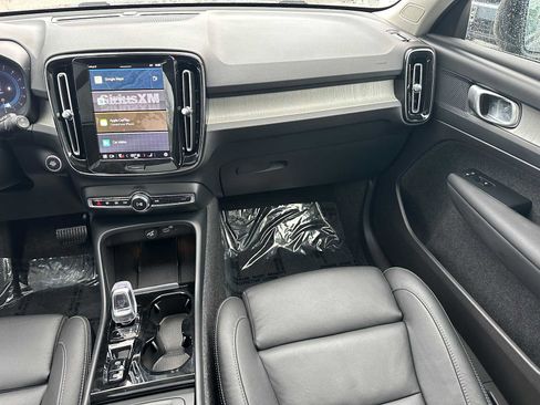 Used 2025 Volvo XC40 B5 Plus w/ Protection Package Premier image 18