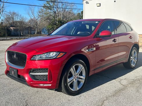 Used 2017 Jaguar F-PACE R-Sport image 2