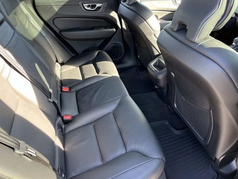 Used 2020 Volvo XC60 T5 Momentum image 20
