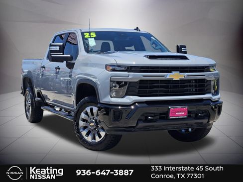 Used 2025 Chevrolet Silverado 2500 Custom w/ Custom Value Package AWD/4WD image 3