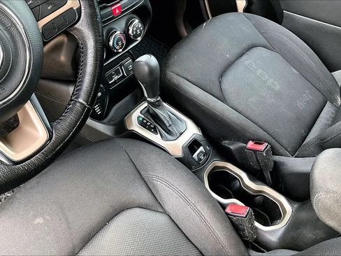 Used 2017 Jeep Renegade Latitude AWD/4WD image 17