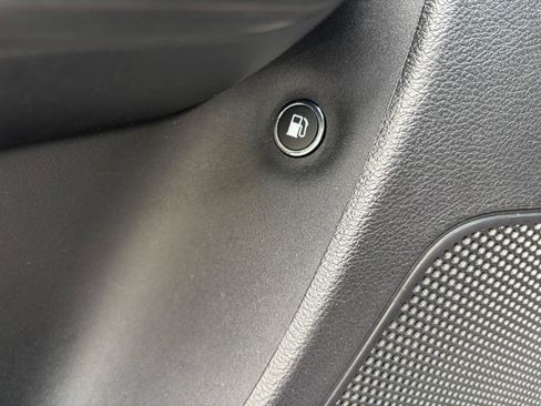 Used 2016 Jeep Cherokee Latitude w/ Cold Weather Group image 15