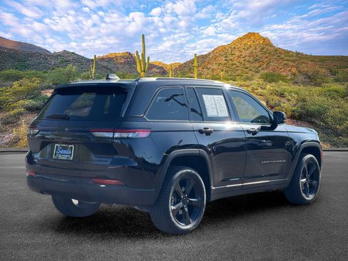 Used 2024 Jeep Grand Cherokee Limited w/ Black Appearance Package RWD image 4