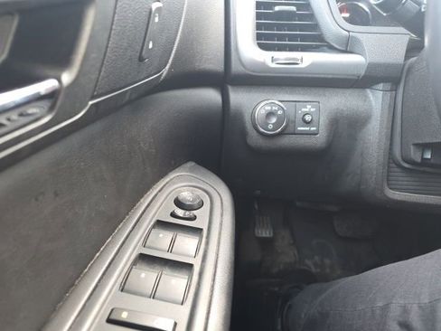 Used 2015 GMC Acadia SLE image 18