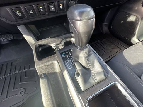 Used 2016 Toyota Tacoma TRD Off-Road image 16