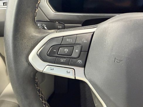 Certified 2023 Volkswagen Tiguan SE FWD image 39