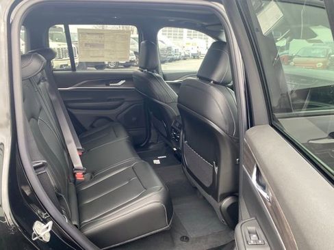New 2025 Jeep Grand Cherokee Limited image 33