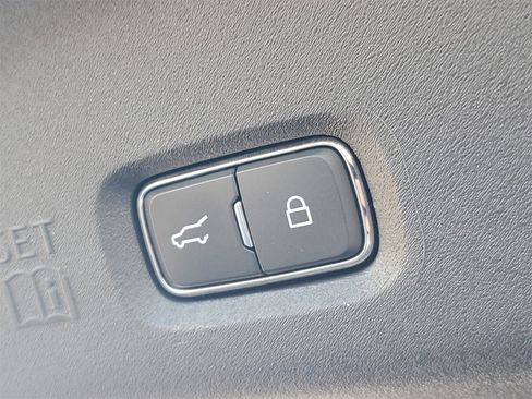 Certified 2025 Ford Expedition Platinum w/ Platinum Ultimate Package image 9