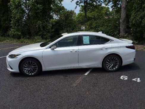 Used 2024 Lexus ES 300h w/ Technology Package FWD image 8