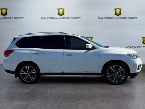 Used 2017 Nissan Pathfinder Platinum w/ Cargo Package image 6