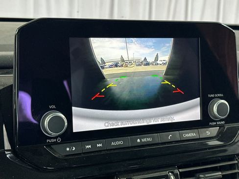 Used 2024 Nissan Pathfinder SV FWD image 22