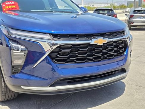 Certified 2024 Chevrolet Trax LT w/ Sunroof Package FWD image 8