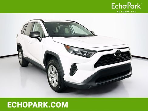 Used 2020 Toyota RAV4 LE AWD/4WD image 1