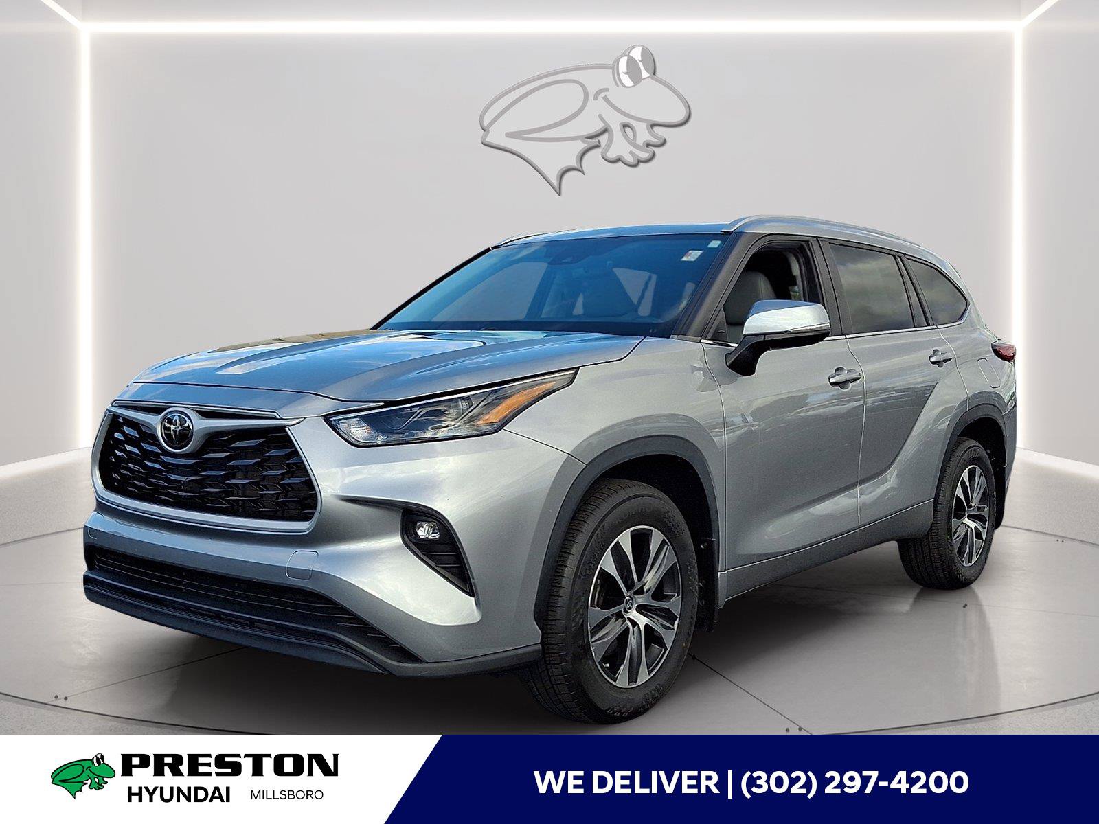 Used 2023 Toyota Highlander XLE AWD/4WD image 1