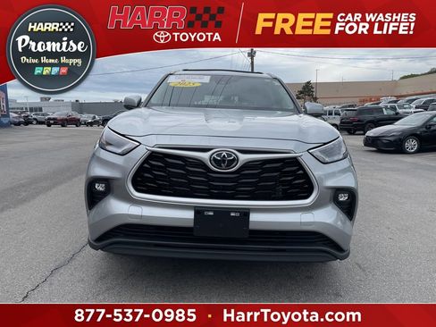 Certified 2025 Toyota Highlander XLE AWD/4WD image 1