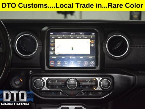 Used 2022 Jeep Wrangler Unlimited Sahara w/ Cold Weather Group AWD/4WD image 34