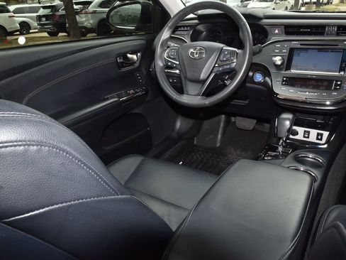 Used 2018 Toyota Avalon XLE Premium image 15