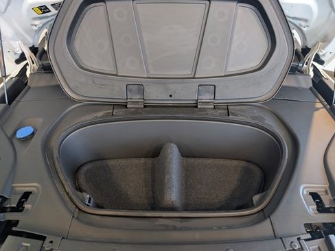 Used 2022 Volvo XC40 P8 Recharge Plus image 4