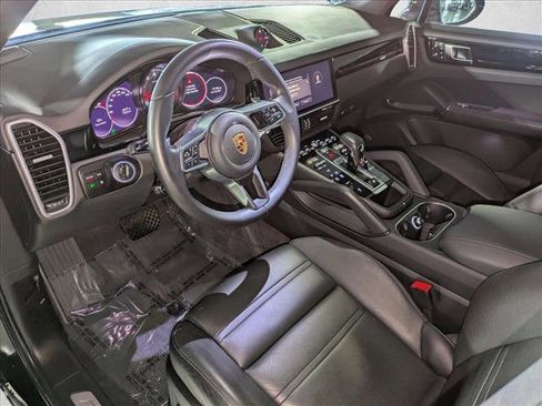 Used 2023 Porsche Cayenne Platinum Edition image 10