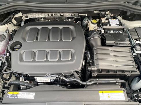 New 2026 Volkswagen Tiguan SE R-Line FWD image 10