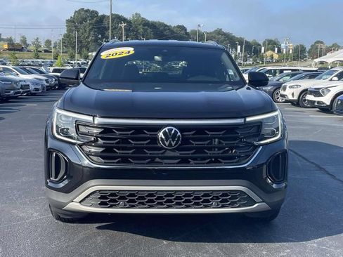 Certified 2024 Volkswagen Atlas Cross Sport SE FWD image 2