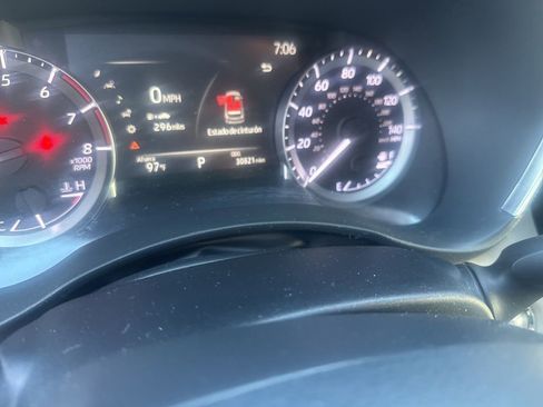 Used 2023 Toyota Highlander XLE FWD image 18