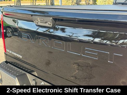 Used 2025 Chevrolet Silverado 2500 LT image 38