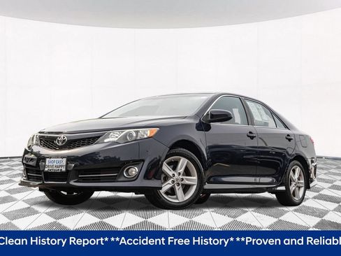 Used 2014 Toyota Camry SE FWD image 2
