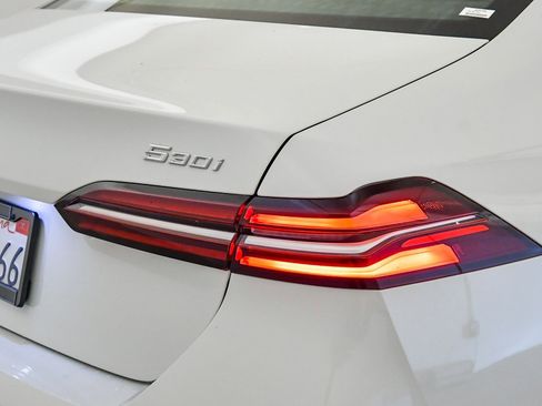Used 2025 BMW 530i image 12