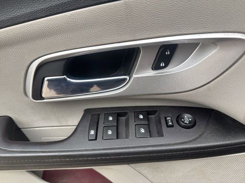 Used 2017 Chevrolet Equinox LT w/ Convenience Package image 9